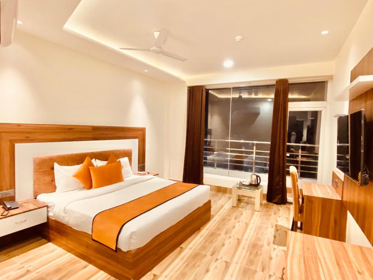 Hotel White And Restaurant 300 Mtr From Golden Temple Amritsar Exterior foto